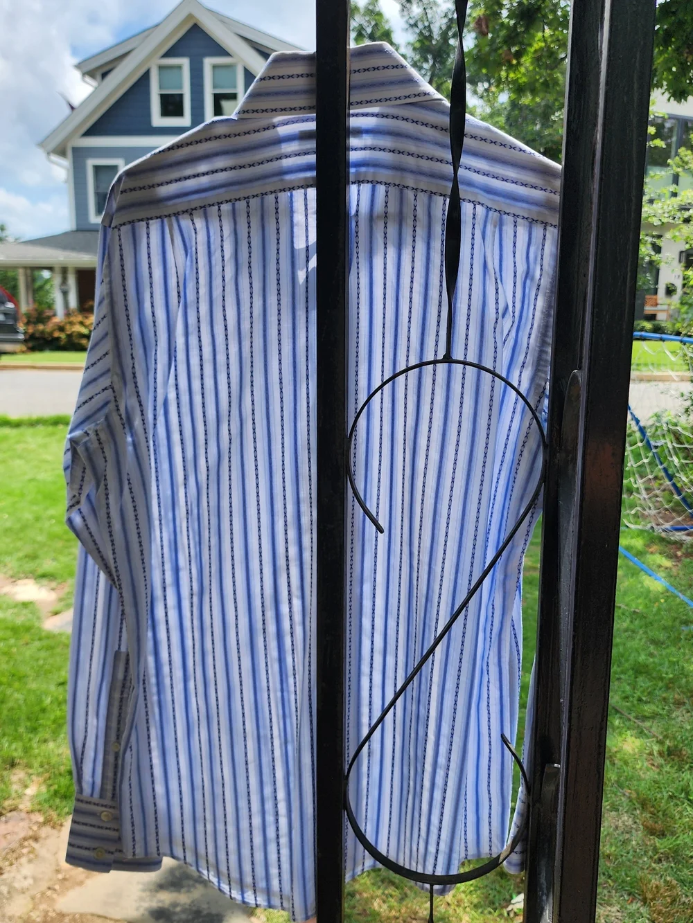Banana Republic Men's Small Blue Striped Button-Down Shirt. Size 14-14.5/ Small.